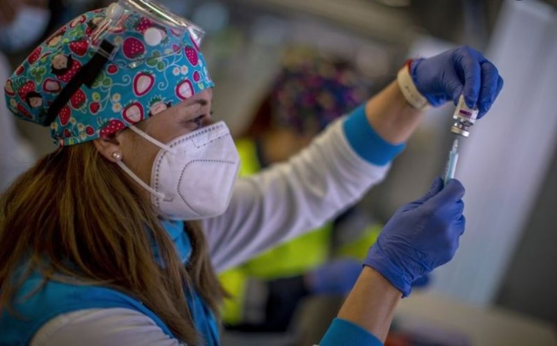 Nou studiu despre vaccinurile Pfizer și Moderna. Cât protejează boosterul împotriva Omicron