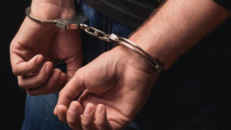 TÂLHĂRIE calificată şi distrugere în judeţul Cluj. Un bărbat a fost reţinut pentru 24 de ore