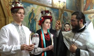 NUNTĂ sub raiduri aeriene: Doi tineri din Kiev şi-au oficiat căsătoria în timp ce armata rusă invada Ucraina