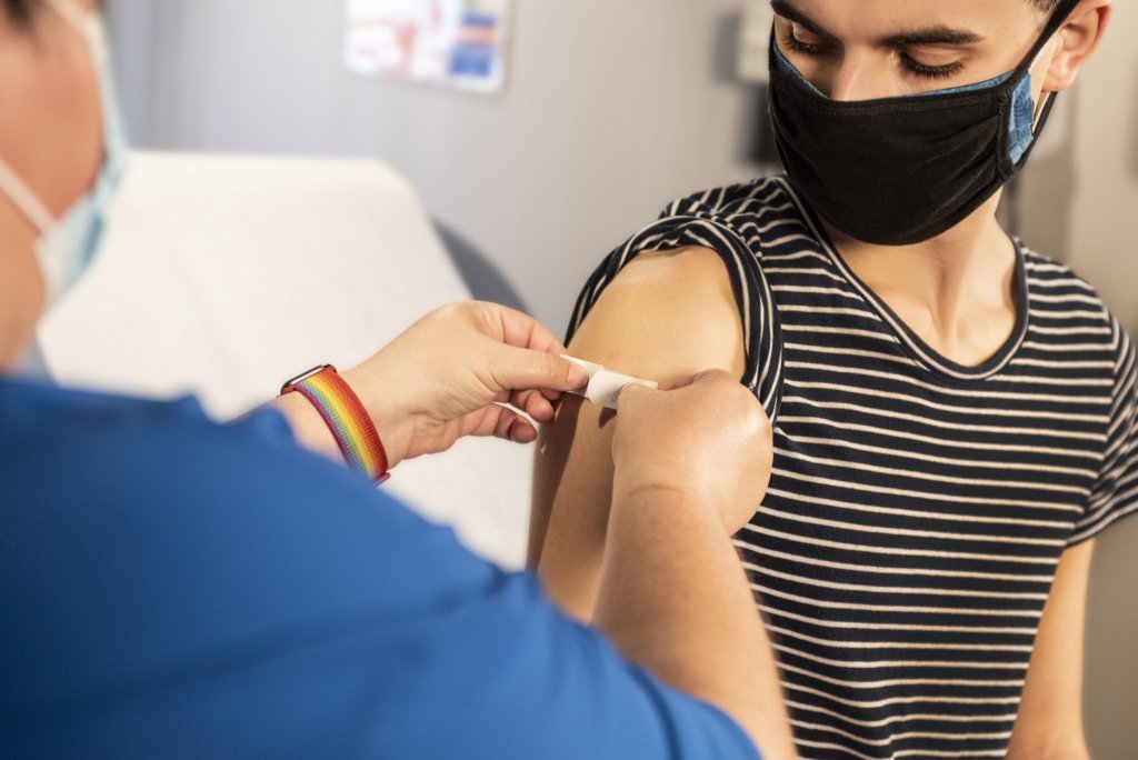 Copiii peste 12 ani pot face boosterul anti-COVID de la Pfizer