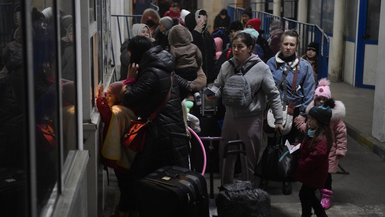 Zeci de mii de ucraineni au intrat în România în ultimele 24 de ore / Câți ne-au părăsit deja țara