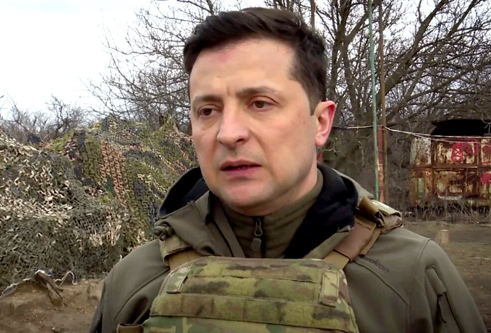 Zelenski eliberează deținuți pentru a lupta cu rușii. Legea marţială le permite ispăşirea pedepselor pe front