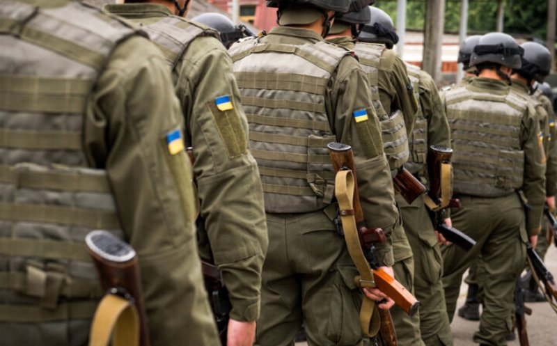 Ordin de la Zelenski: militarii plecați în misiuni să revină în țară/ Ce sume le-a promis celor care intră în luptă