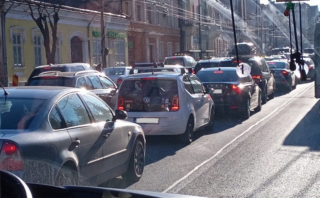 Bară la bară în tot orașul. Clujenii au revenit la "normalitate" cu o zi mai devreme