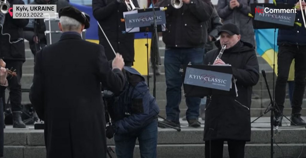 Impresionant! Imnul Ucrainei, interpretat în centrul Kievului, în timp ce trupele ruse înaintează spre oraș