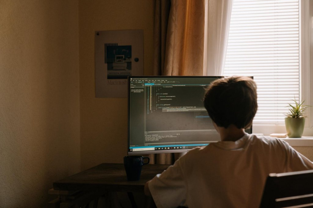 Cum schimbă războiul din Ucraina piața de IT din România. CEO: Cerere mare, programatori puțini