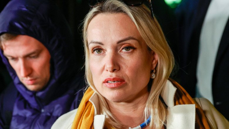 Jurnalista care a protestat la televiziunea rusă a refuzat oferta preşedintelui Emmanuel Macron