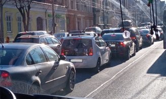 Apel la calm în traficul haotic din Cluj-Napoca. ”Avem mii de mașini, șoferi macho, nesimțiți și frustrați”