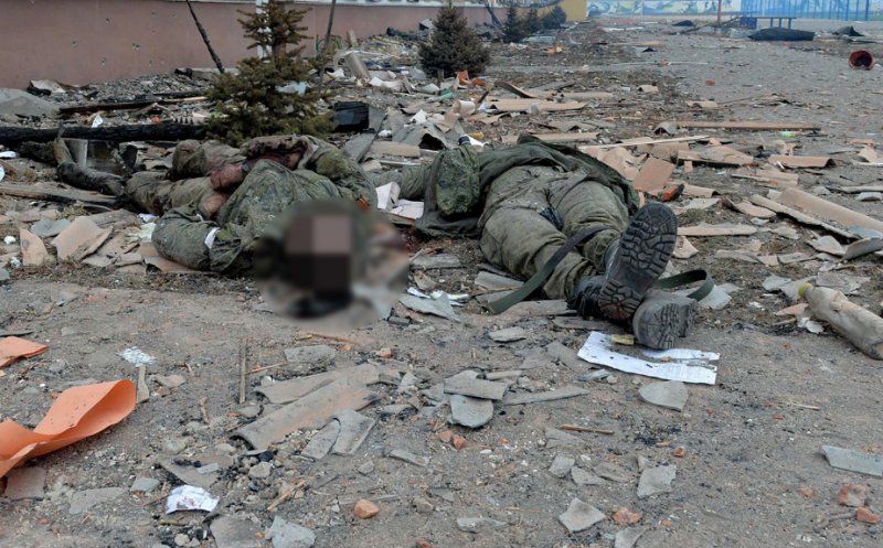 Cadavrele militarilor ruși sunt abandonate fără documente pe câmpul de luptă: "Rușii nu vor să-și repatrieze morții"