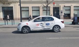 Accident între un taxi și o motocicletă în centrul Clujului. Implicat și un pieton/ Doi răniți