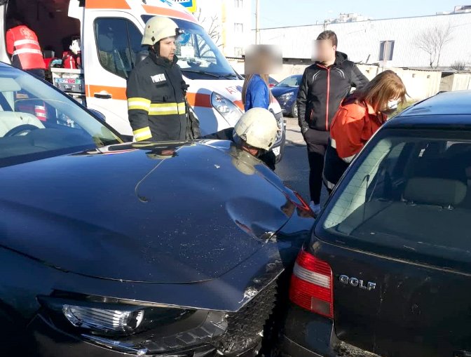 Circulaţie blocată pe strada Oltului din Cluj-Napoca în urma unui accident