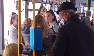Liniile CTP, raiul cerșetorilor! S-a instalat cu scaun cu tot în autobuz și le-a altoit pe tinerele care nu scoteau bani