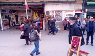 Liniile CTP, raiul cerșetorilor! S-a instalat cu scaun cu tot în autobuz și le-a altoit pe tinerele care nu scoteau bani