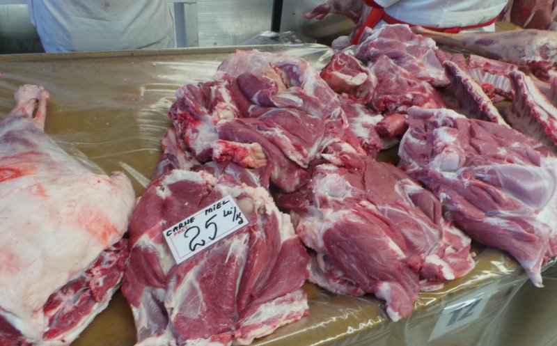 Protecția consumatorului: Nu cumpărați carne din portbagaje de mașini, chiar dacă e mai ieftină decât la magazin!