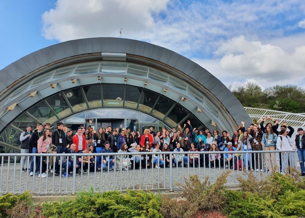 Trei eleve de la un liceu din Cluj-Napoca, în lotul național de pregătire pentru Olimpiada Internațională de Biologie