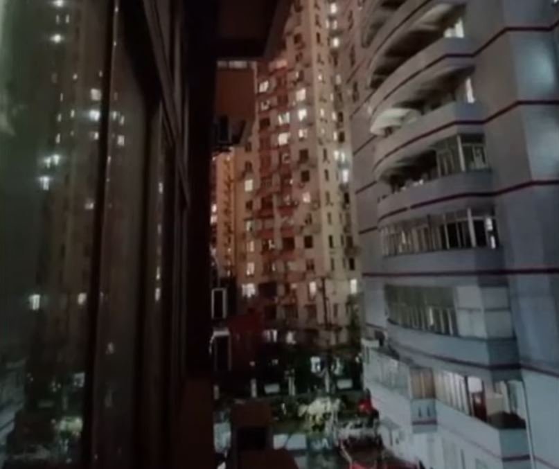 Shanghai-ul protestează împotriva lockdown-ului. Tigăi şi oale lovite la ferestre de cei închiși