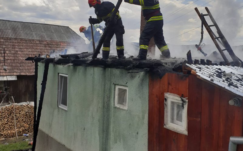 Incendiile se țin lanț la Cluj. Încă o casă a luat foc