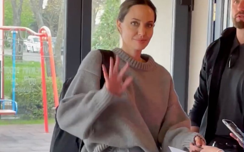 Angelina Jolie, vizită în Ucraina. A fost filmată într-o cafenea din Liov
