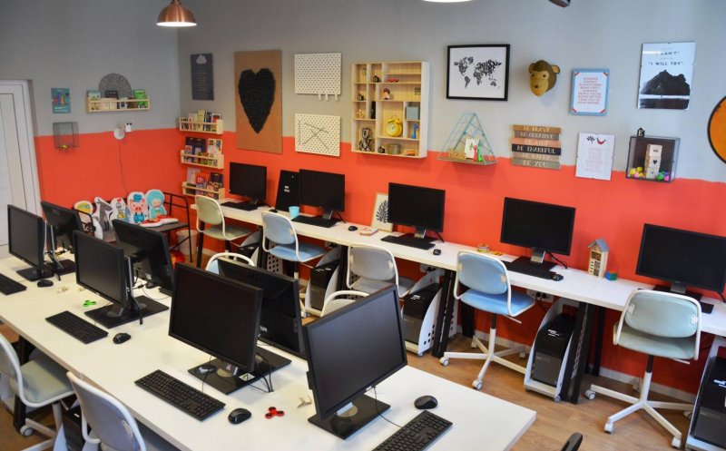 Profesorii din Cluj se perfecționează digital cu bani de la Primărie. Care sunt regulile