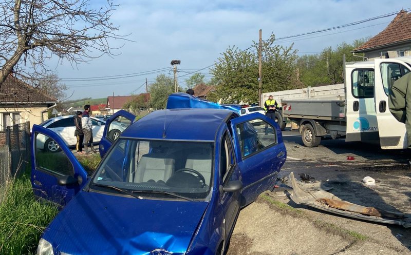 ACCIDENT GRAV cu 7 răniţi în Cluj: Sunt implicate două autoturisme, un microbuz şi o autoutilitară