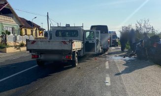 ACCIDENT GRAV în Cluj: Sunt implicate două autoturisme, un microbuz de transport persoane şi o autoutilitară