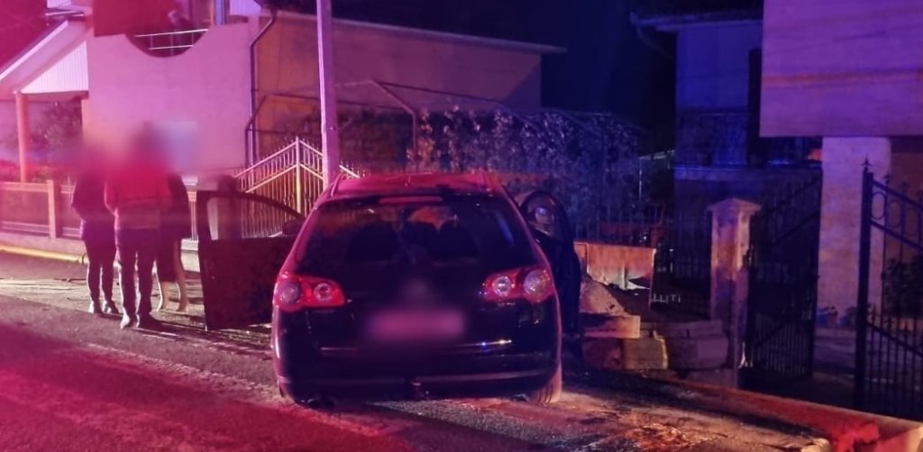 Accident rutier provocat de un tânăr de 19 ani la Dej. Trei persoane au avut nevoie de îngrijiri medicale
