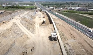 Când se deschide circulaţia pe ambele sensuri ale Autostrăzii Sebeş - Turda. S-a încheiat forarea pilonilor la alunecarea de teren din zona Oiejdea