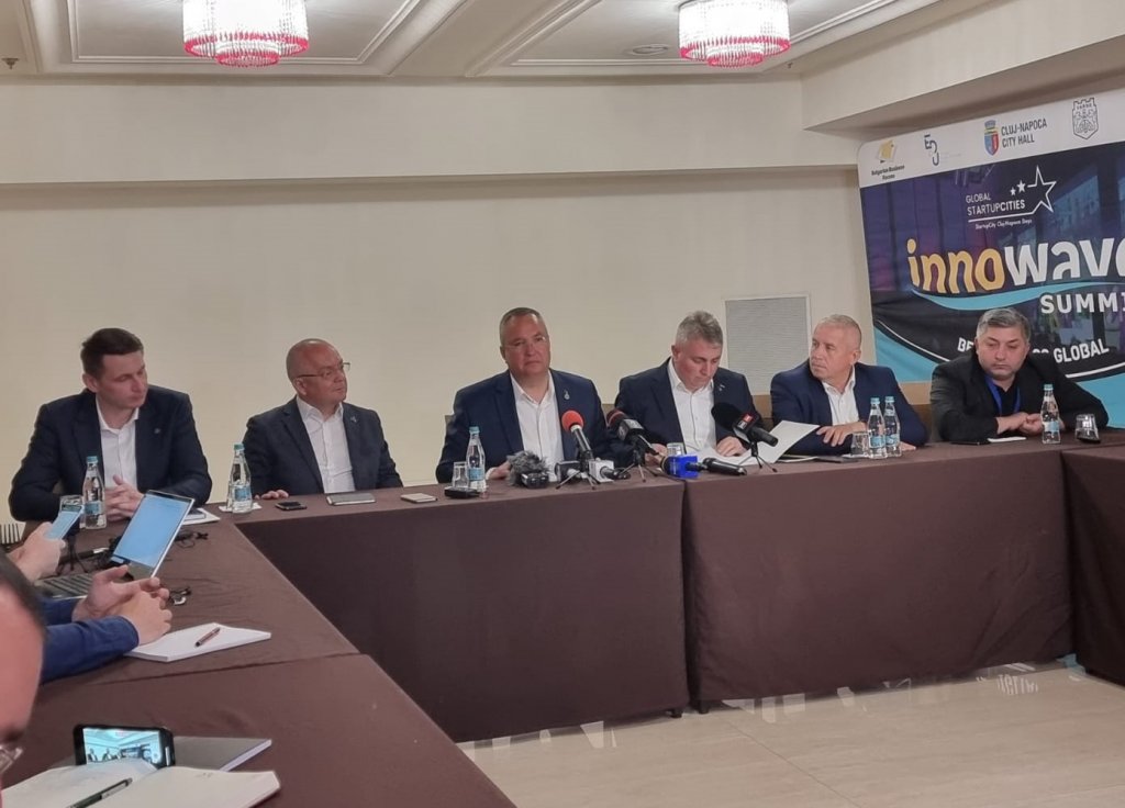 Premierul Ciucă și ministrul Bode, la Cluj: „Am sprijinit și vom continua să sprijinim proiectul metroului”