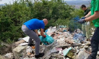 Acțiune de ecologizare în Pădurea Hoia. Voluntarii au adunat sute de saci de deșeuri
