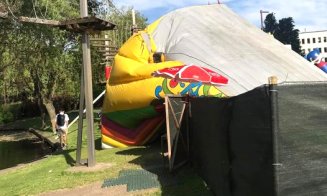 Tobogan gonflabil din cartierul Gheorgheni, răsturnat cu copii cu tot în el