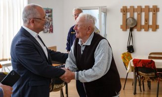 Emil Boc, la clubul pensionarilor. Unde se află centrele pentru vârstnici în cartierele din Cluj-Napoca