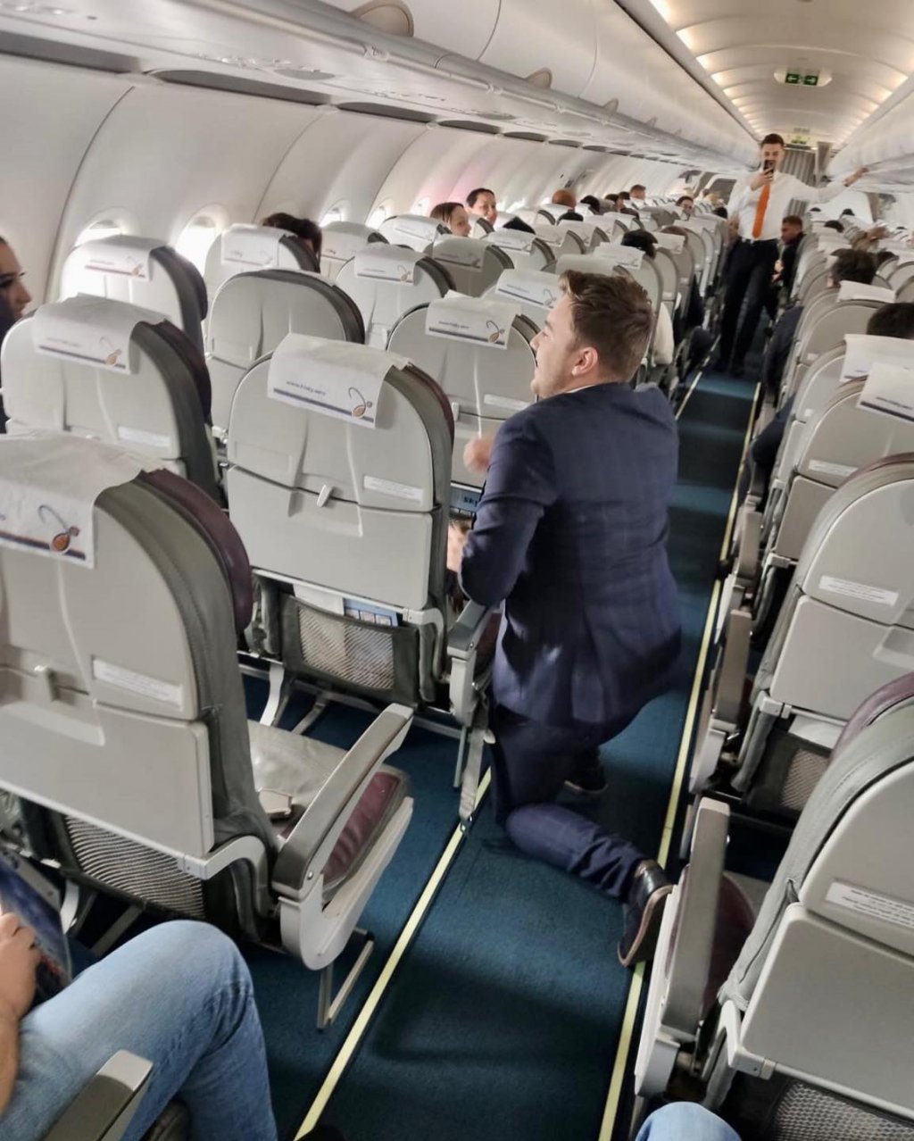 Cerere în căsătorie la peste 7000 m înălţime, pe ruta Cluj - București