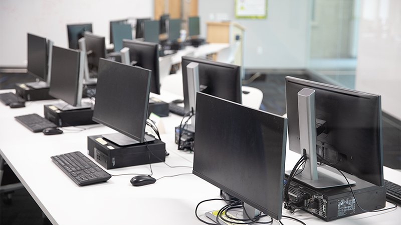 Ministrul Educației anunță laboratoare IT de 18.000 de euro în toate școlile