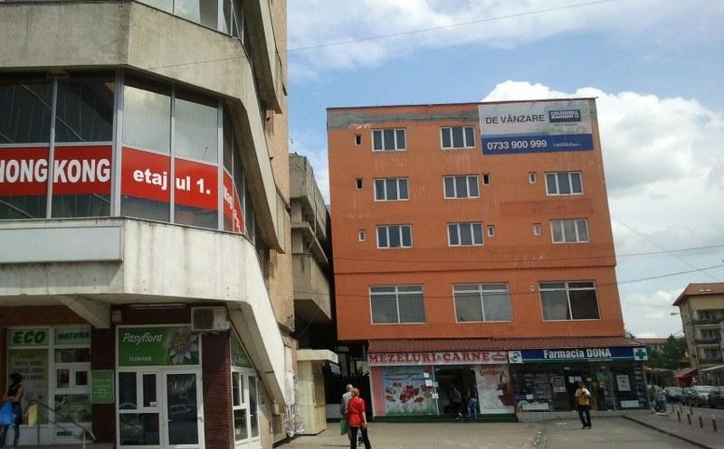 Bob a cumpărat hotelul din Piața Mihai Vitezu', dar nu și terenul de sub el. Nu poate primi autorizații pentru lucrări