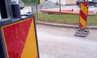 Asfalt pe repede înainte în Mănăştur pe aleile dintre blocuri, iar în locul garajelor demolate "răsar" locuri de parcare