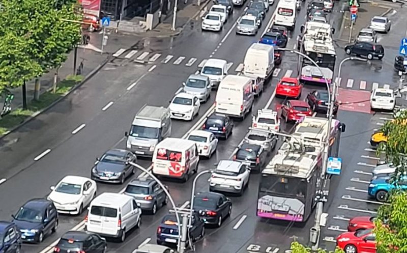 Trafic à la Cluj: ”Vreți să scăpați de aglomerație? Mutați-vă!”/”Tot în trafic? Eu am ajuns deja la Deva”