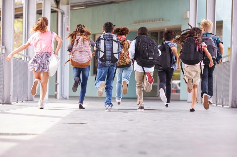 Ultima zi de școală! Urmează o vacanță de aproape trei luni pentru copii/ Calendarul anului școlar 2022-2023