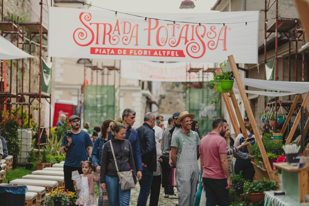 Record de vizitatori la Piaţa de Flori Altfel, de pe strada Potaissa