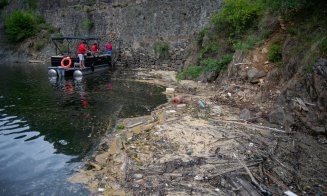 Așa da! Zeci de voluntari au curățat lacul Tarnița / Câți saci cu gunoaie s-au strâns