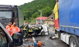 Accident grav în Cluj. Cinci mașini au fost implicate / Se fac manevre de resuscitare