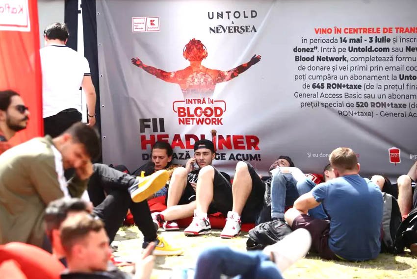 Sute de tineri au stat la coadă să doneze sânge pentru bilete la UNTOLD
