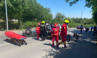 Maşină răsturnată pe strada Făgetului. O femeie a rămas încarcerată/ UPDATE: Trafic reluat