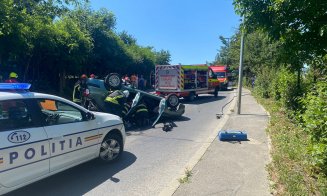 Maşină răsturnată pe strada Făgetului. O femeie a rămas încarcerată/ Trafic blocat
