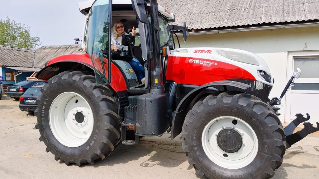 Prima femeie care parcurge România cu tractorul. Finalul traseului la Cluj