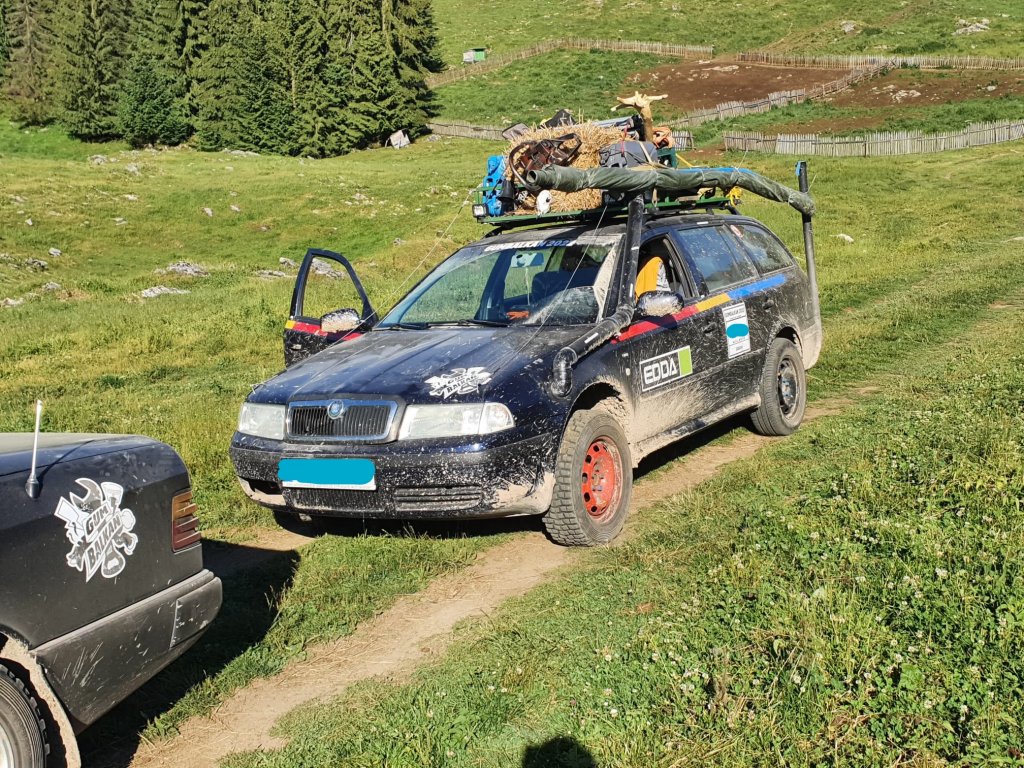 Amendă uriașă pentru niște cehi și slovaci, prinși la off-road în Parcul Național Apuseni/ Cât plătești dacă te dai cu motoarele în arii protejate