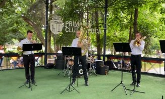 Revin concertele de fanfară în Parcul Central