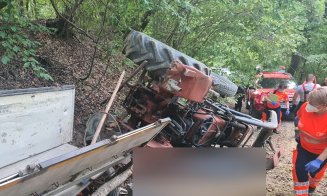ACCIDENT în Cluj: A MURIT prins sub tractor în timp ce se întorcea de la pădure
