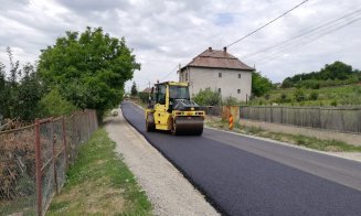 Un nou drum județean din Cluj intră în reparații. Se toarnă deja asfalt