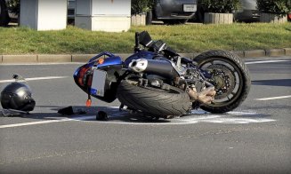 Accident grav la Cluj! Un motociclist a derapat și a intrat în parapete