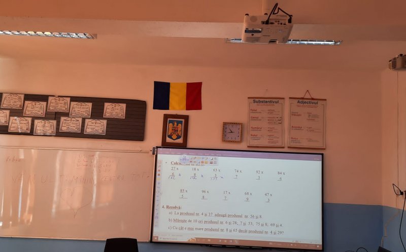 Dotări SMART pentru o școală din Cluj. Table inteligente, iluminat LED, laptop-uri